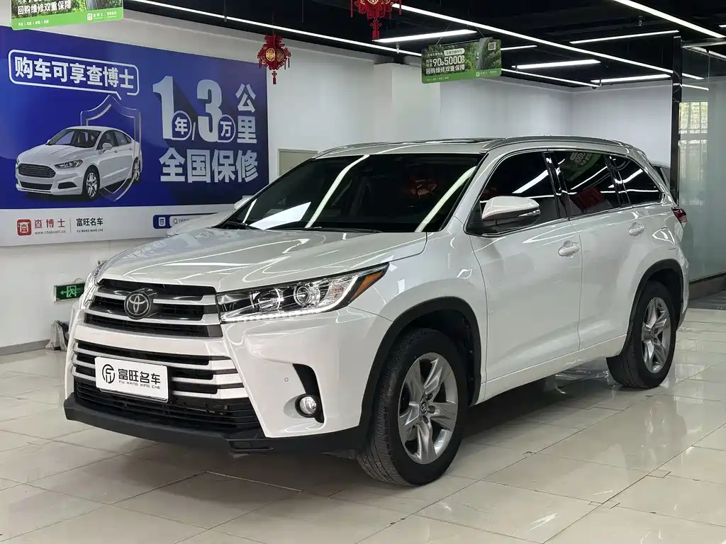 Toyota Highlander 2022 — фото 1
