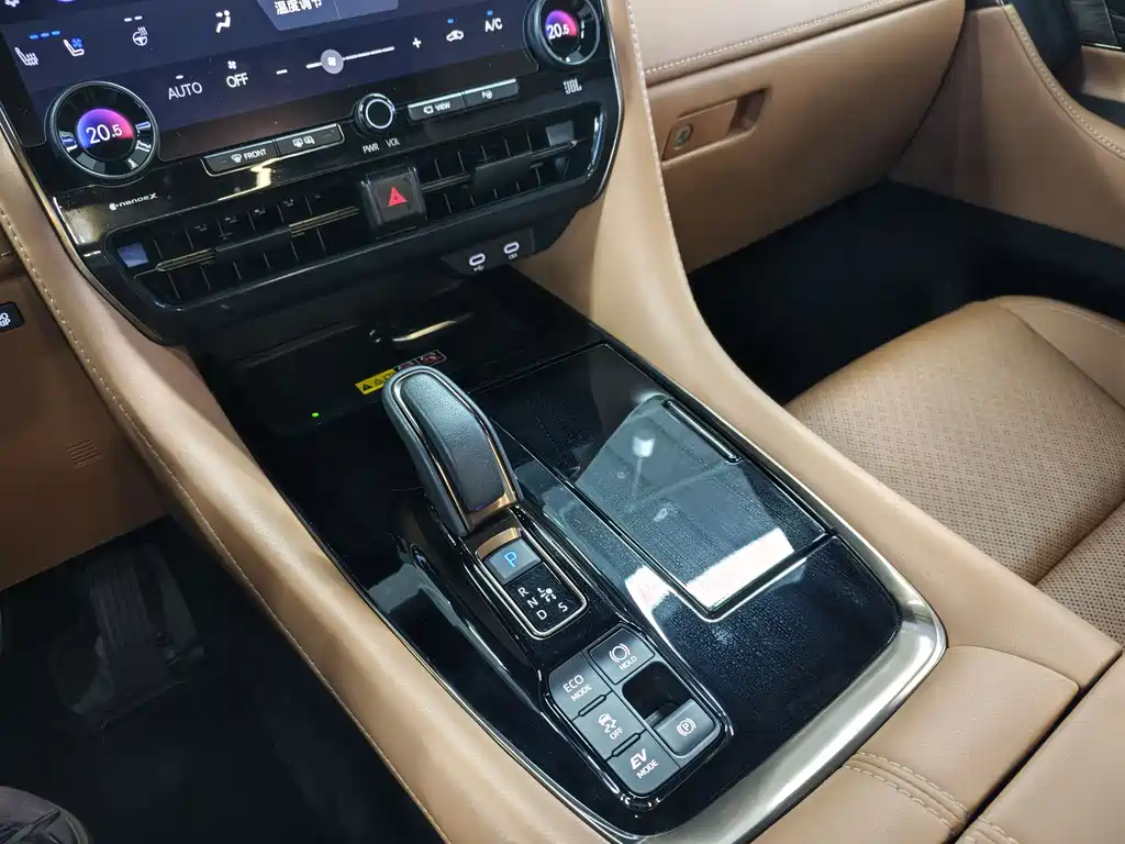 Toyota Alphard 2023 — фото 19