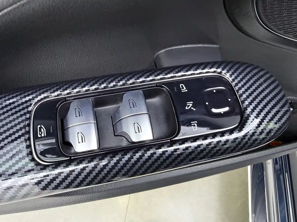 Mercedes-Benz C-Class 2025 — фото 18