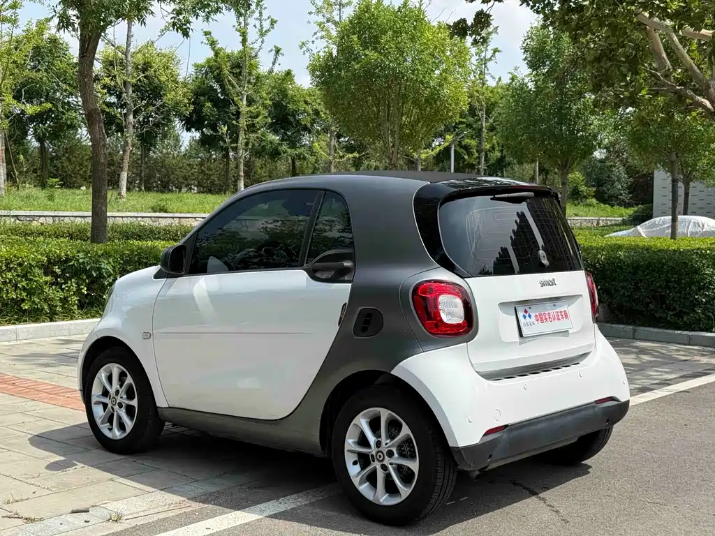 smart Fortwo 2017 — фото 17