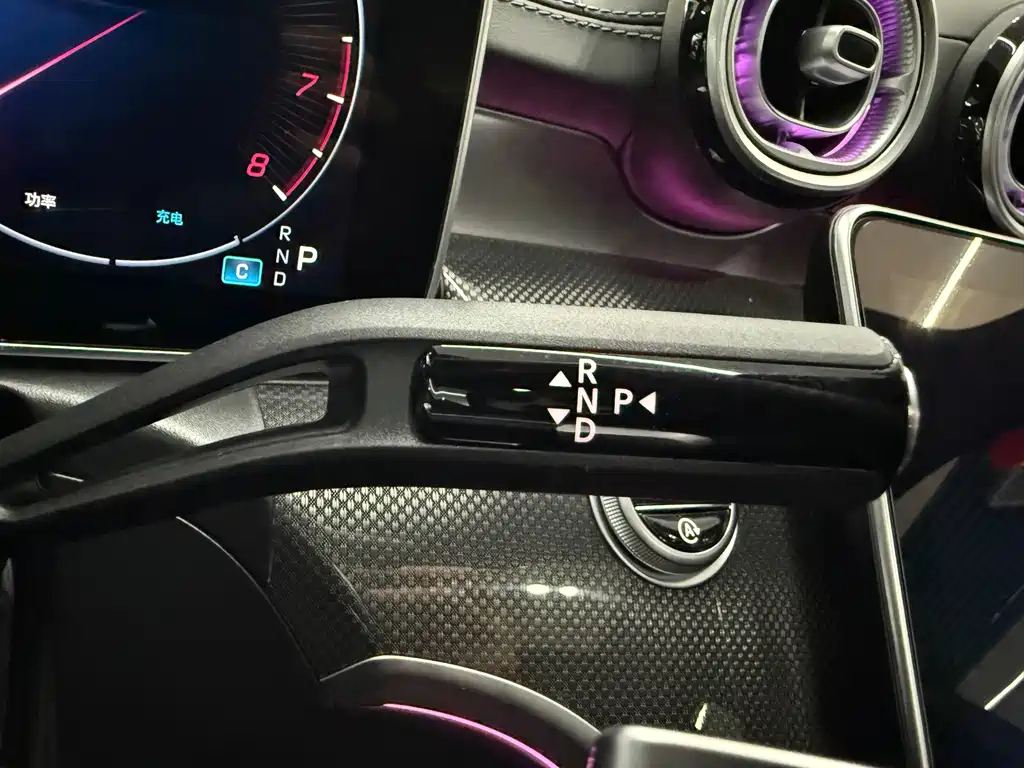 Mercedes-Benz C-Class 2025 — фото 11