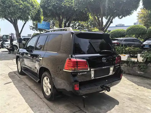 Lexus LX 2010