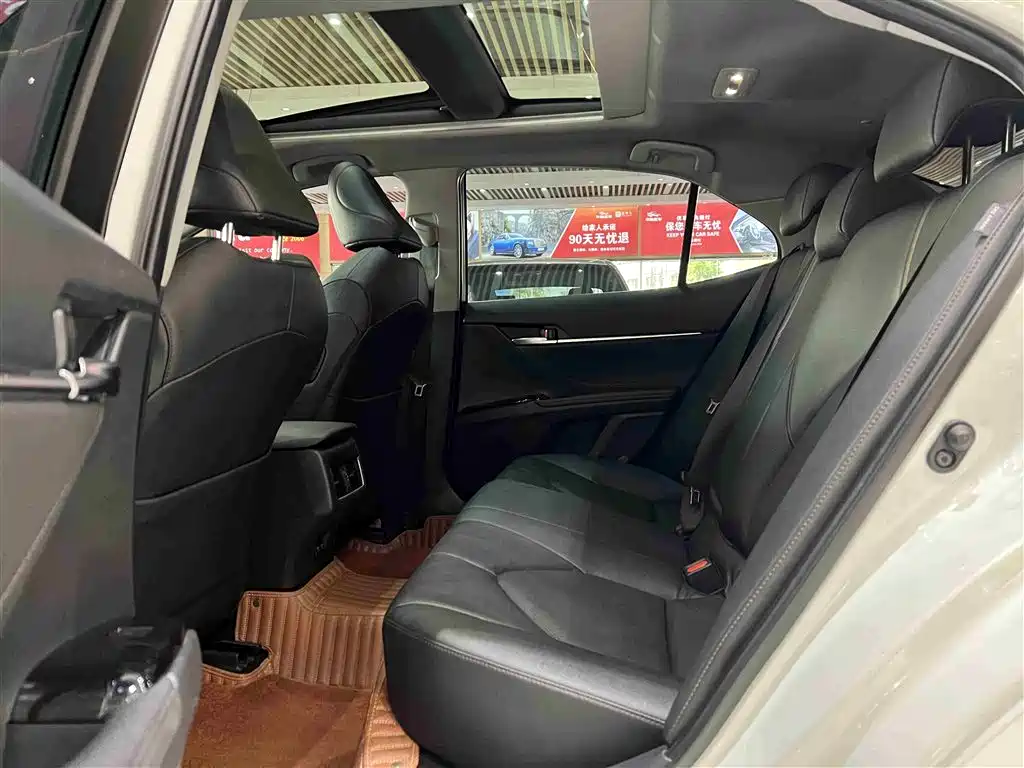 Toyota Camry 2022 — фото 12