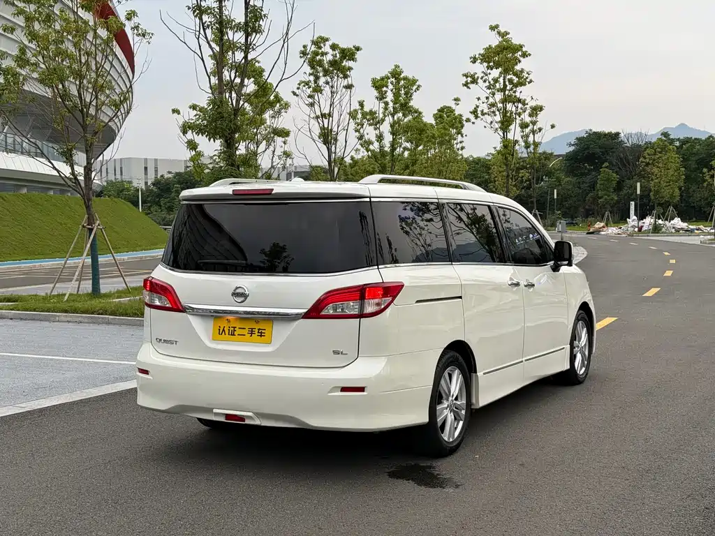 Nissan Quest 2017 — фото 16