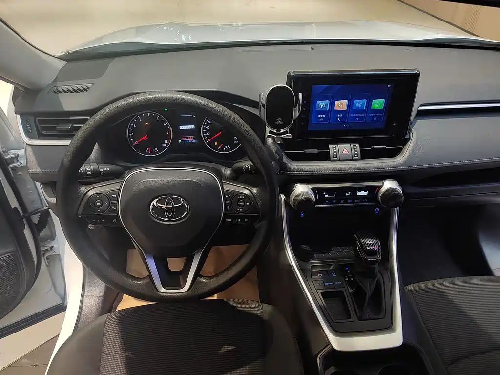 Toyota RAV4 2022 — фото 11