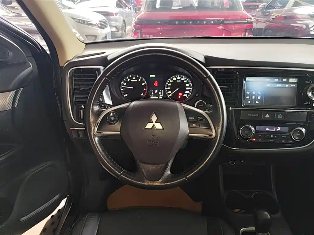 Mitsubishi Outlander 2015 — фото 11