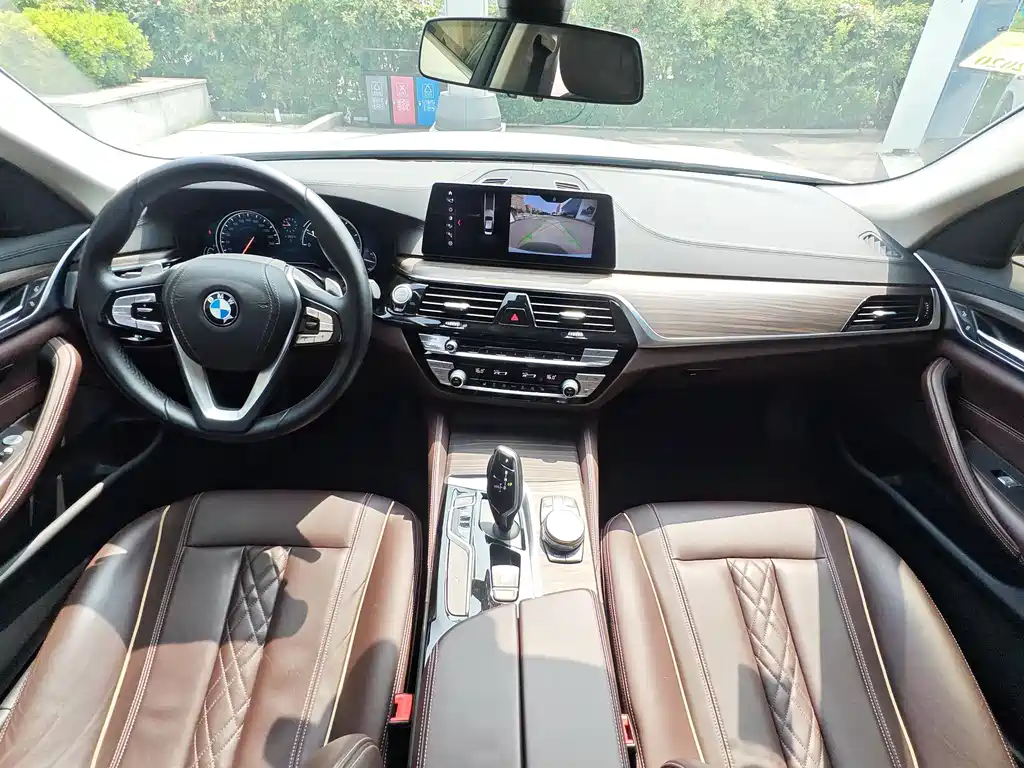 BMW 5 Series 2018 — фото 17