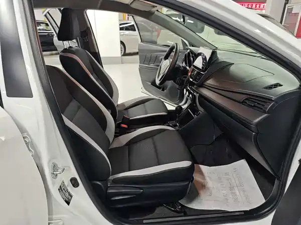 Toyota Yaris L 2021