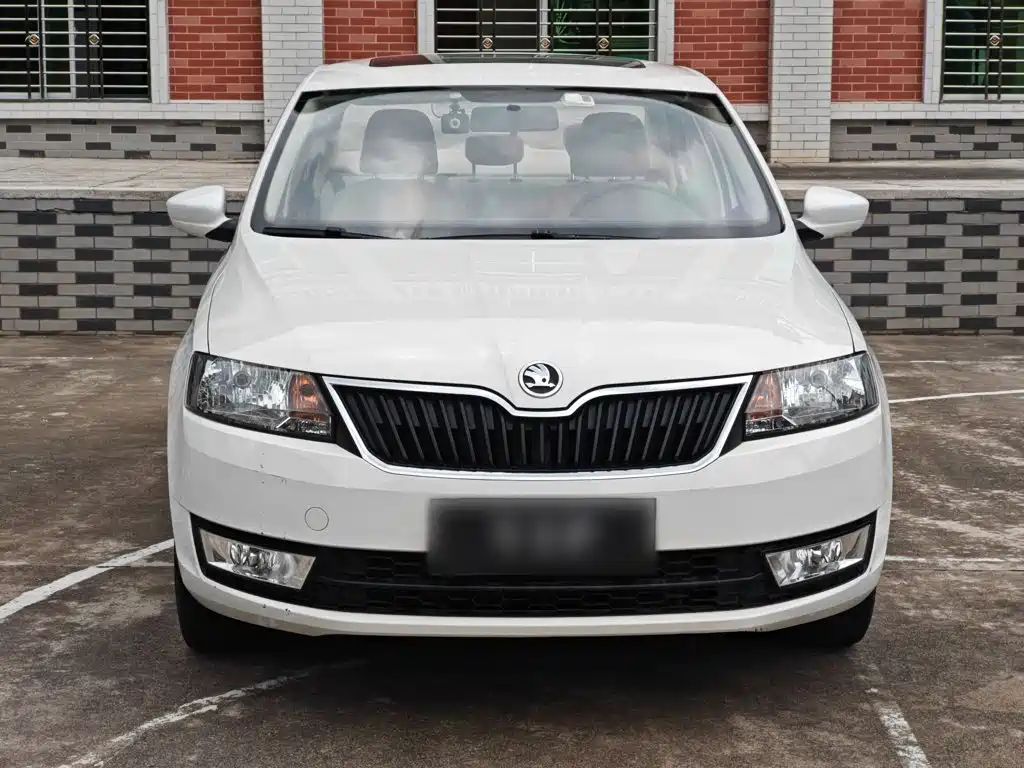 Skoda Rapid 2016 — фото 22