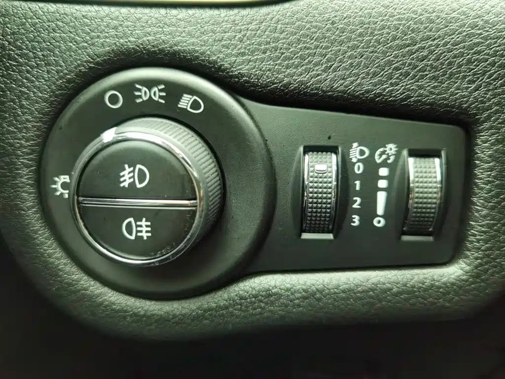 Jeep Cherokee 2019 — фото 21