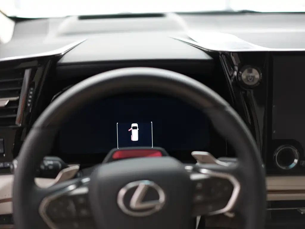 Lexus LM — фото 13
