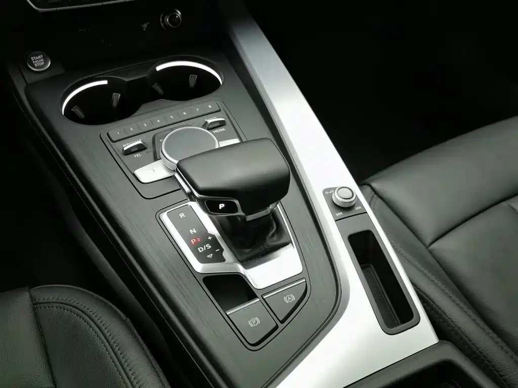 Audi A4L 2020 — фото 13