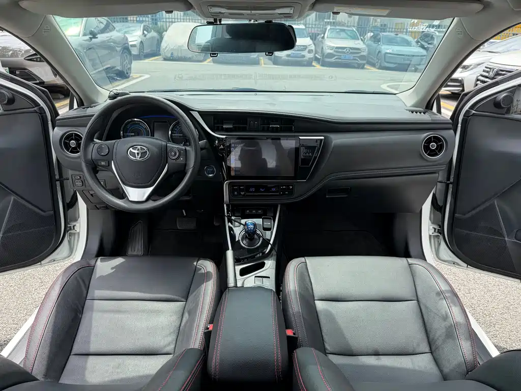 Toyota Corolla 2018 — фото 12