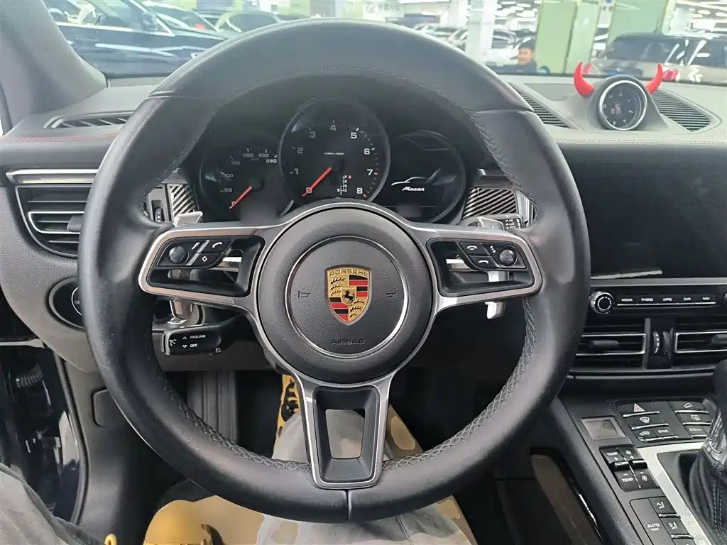 Porsche Macan 2021 — фото 10
