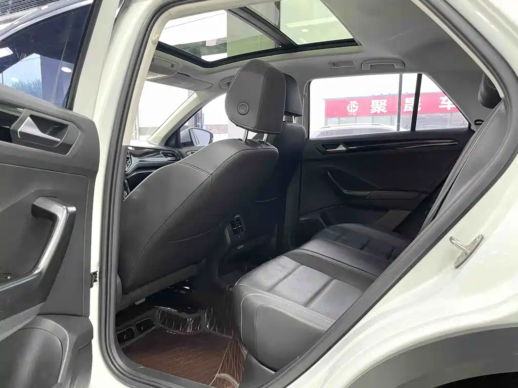 Volkswagen T-Roc 2022 — фото 10