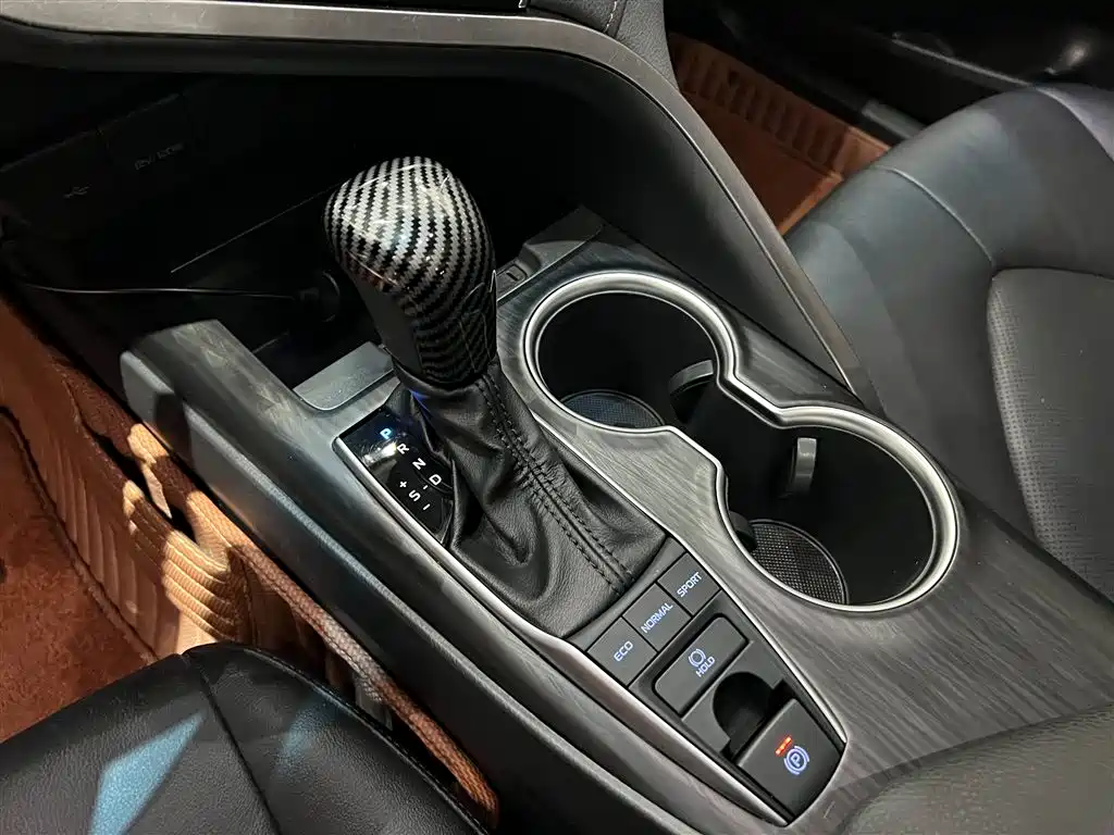 Toyota Camry 2022 — фото 16