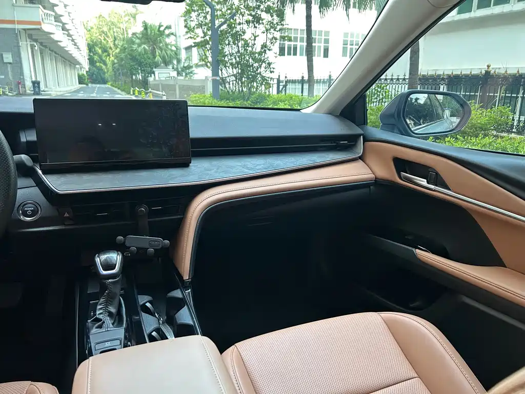 Toyota Camry 2024 — фото 17