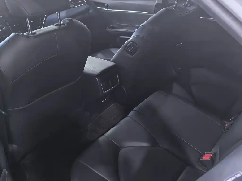 Toyota Camry 2023 — фото 10