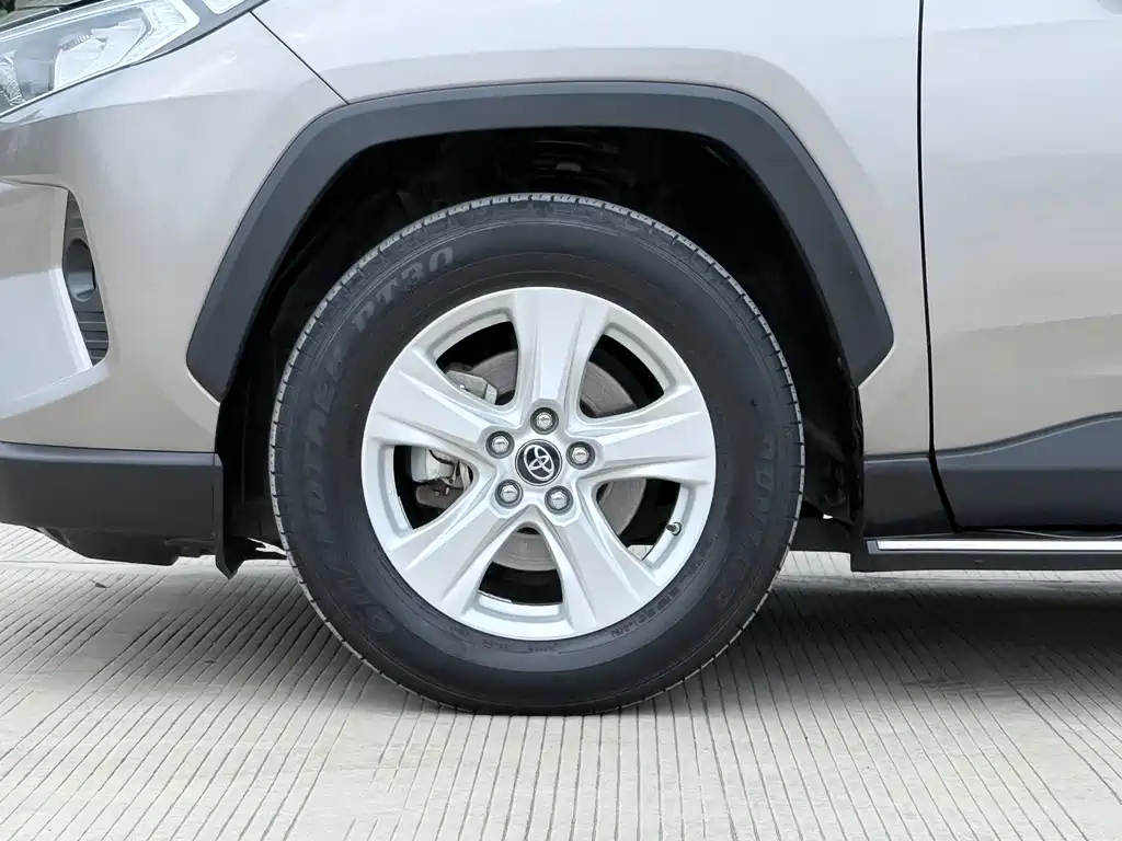 Toyota RAV4 2022 — фото 22