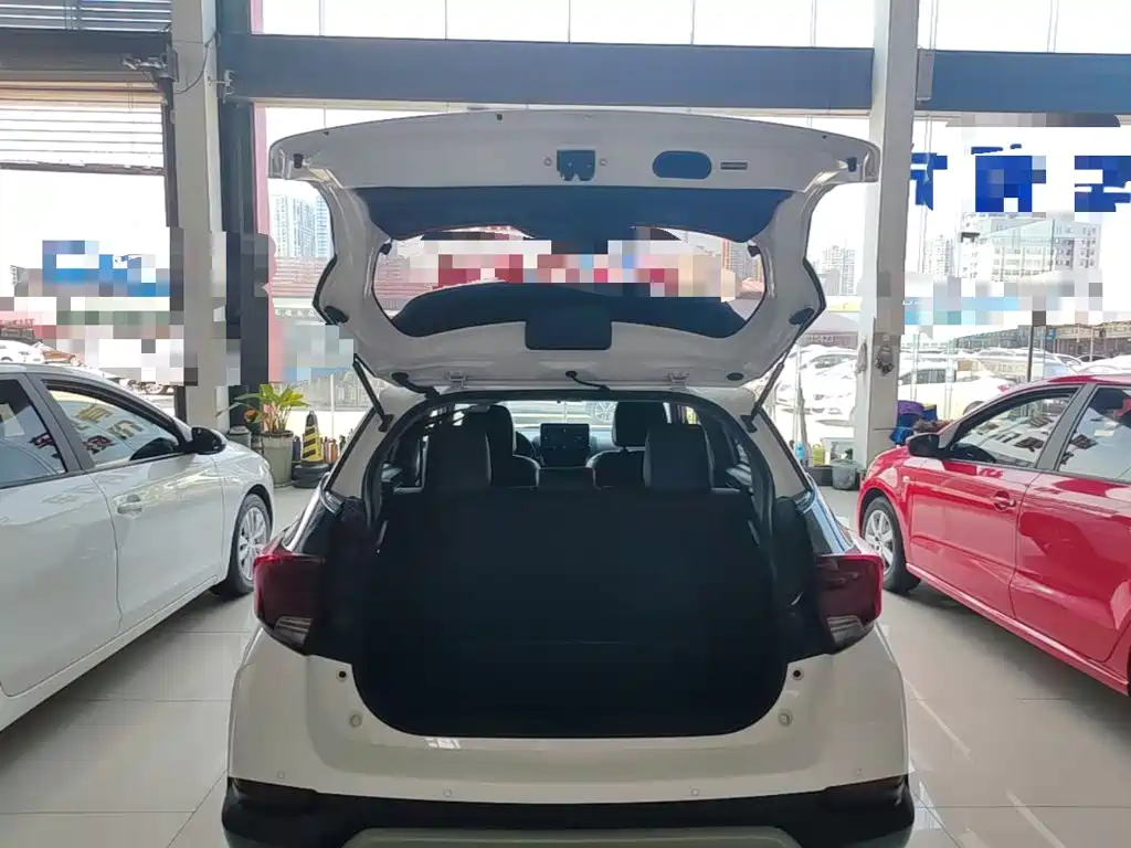 Toyota Yaris L 2020 — фото 19