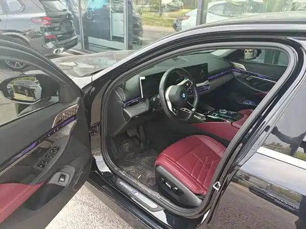 BMW 5 Series 2025