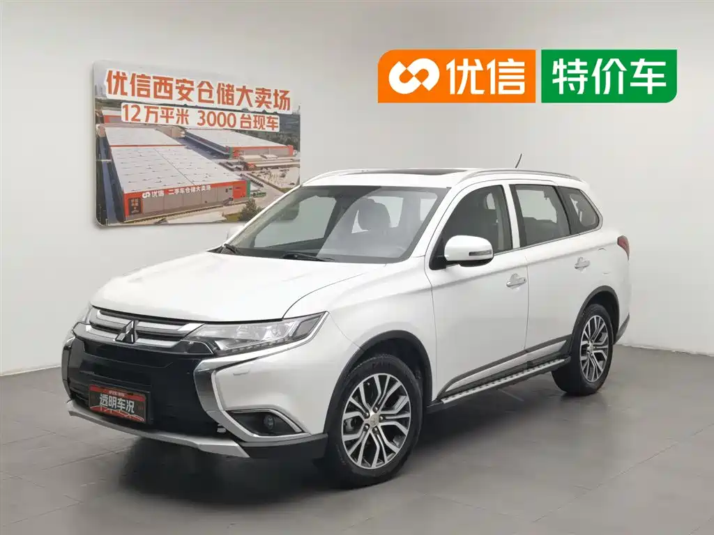 Mitsubishi Outlander 2017 — фото 1