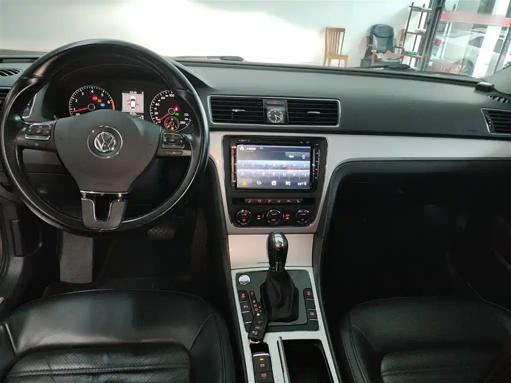 Volkswagen Passat 2014 — фото 10