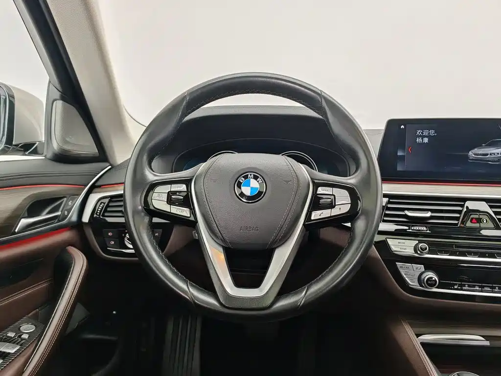 BMW 5 Series New Energy 2018 — фото 11