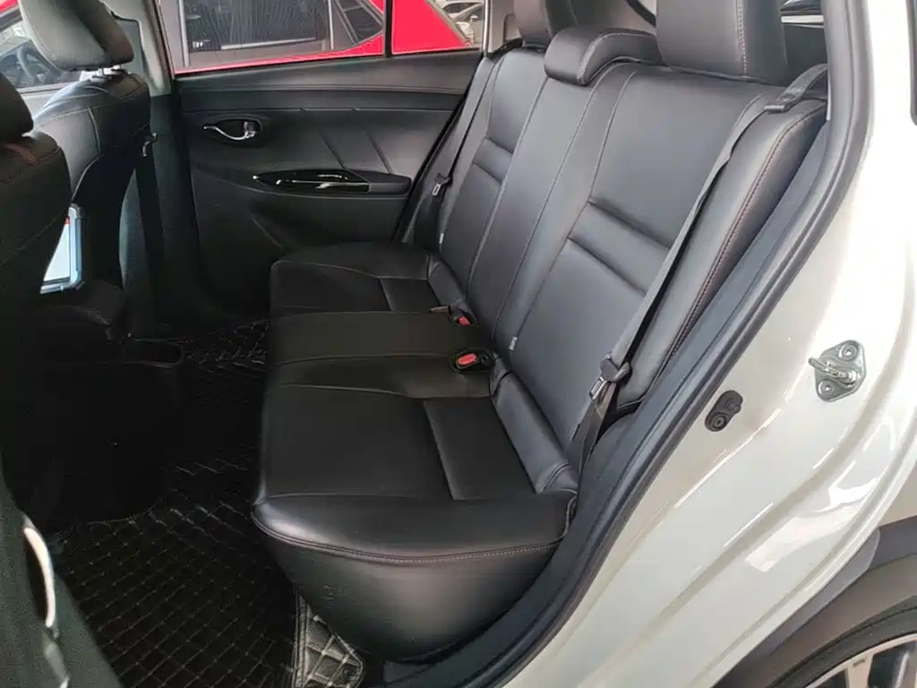 Toyota Yaris L 2020 — фото 17