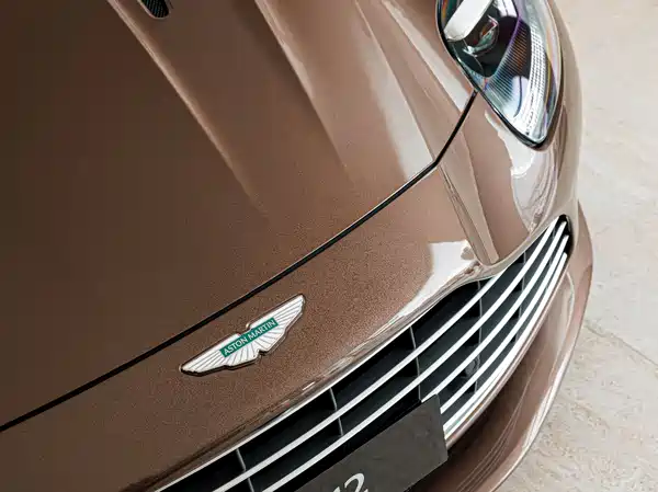 Aston Martin DB12 2025