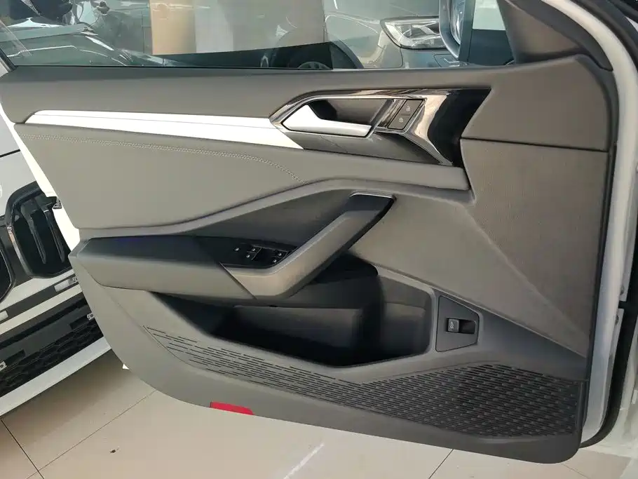 Volkswagen Sagitar 2022