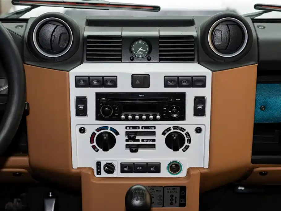 Land Rover Defender 2010 — фото 13