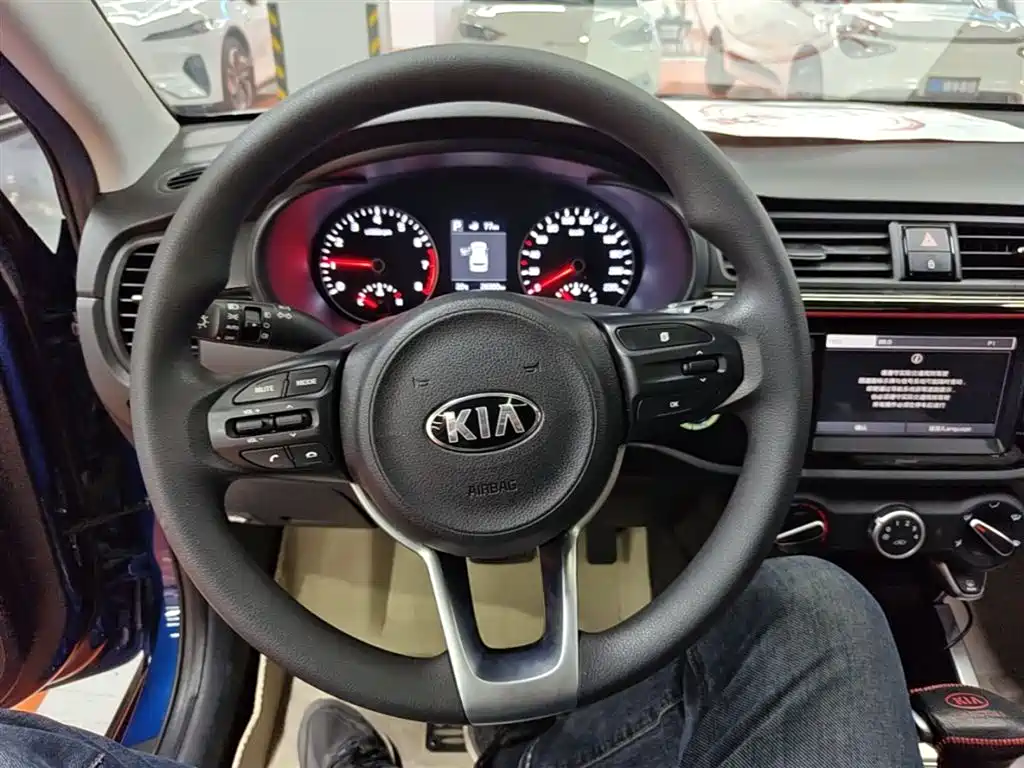 Kia KX Cross 2018 — фото 11