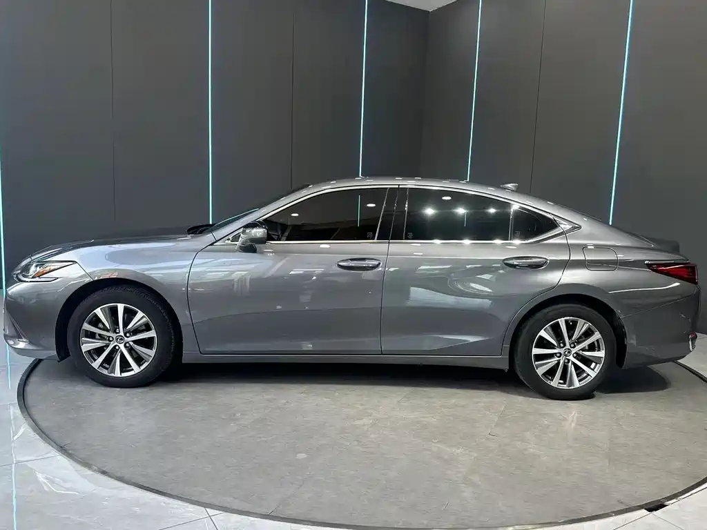 Lexus ES 2021
