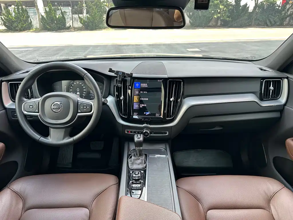 Volvo XC60 2021 — фото 32