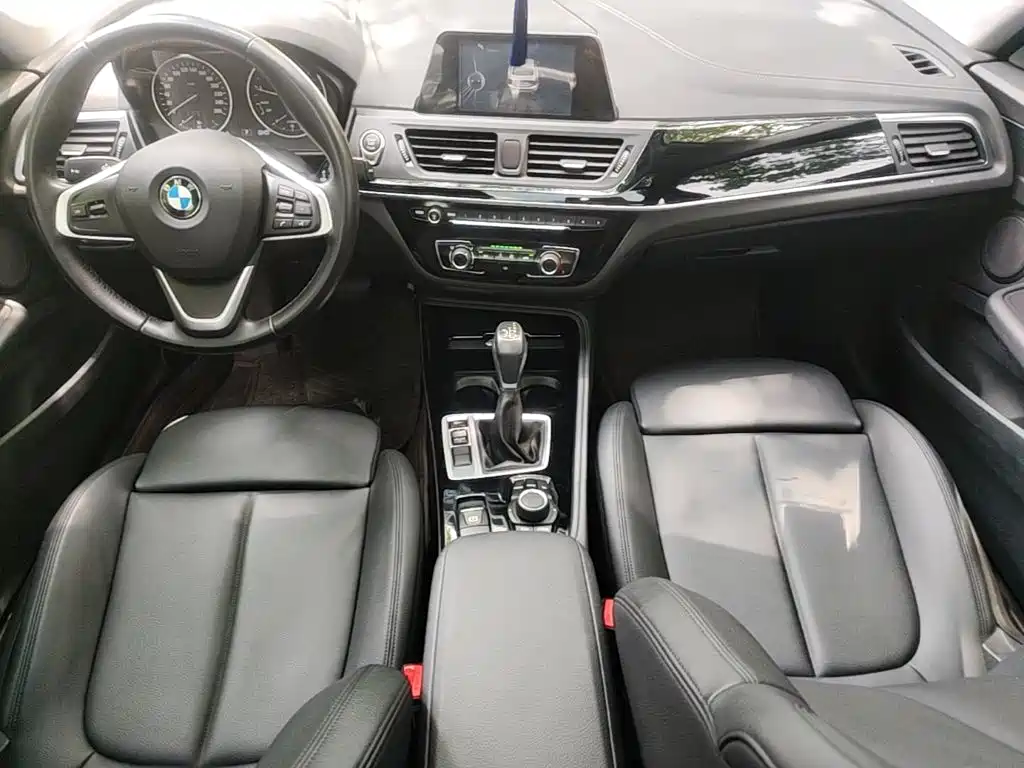BMW 1 Series 2017 — фото 10