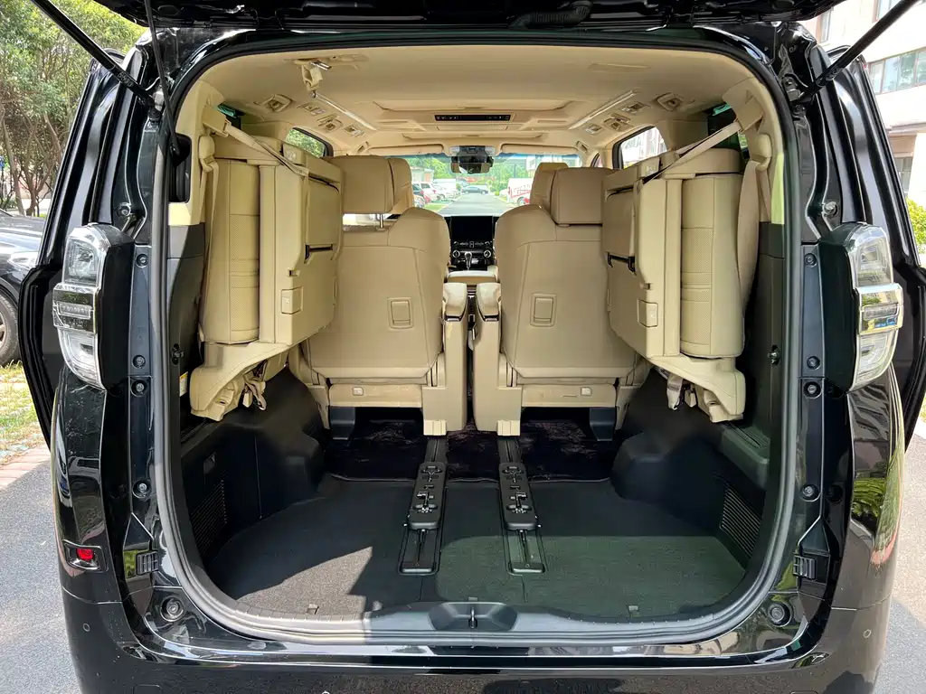Toyota Vellfire 2022 — фото 8