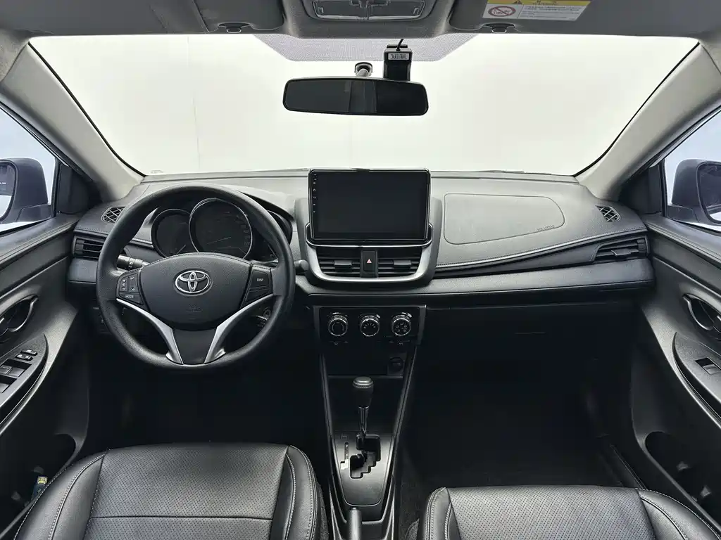 Toyota Yaris L 2022