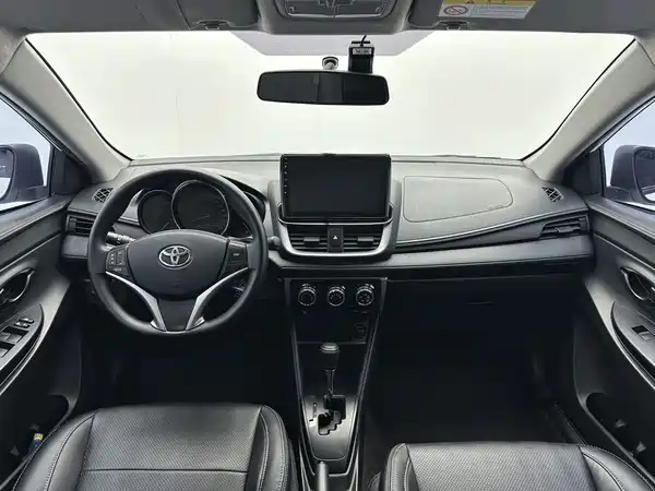 Toyota Yaris L 2022
