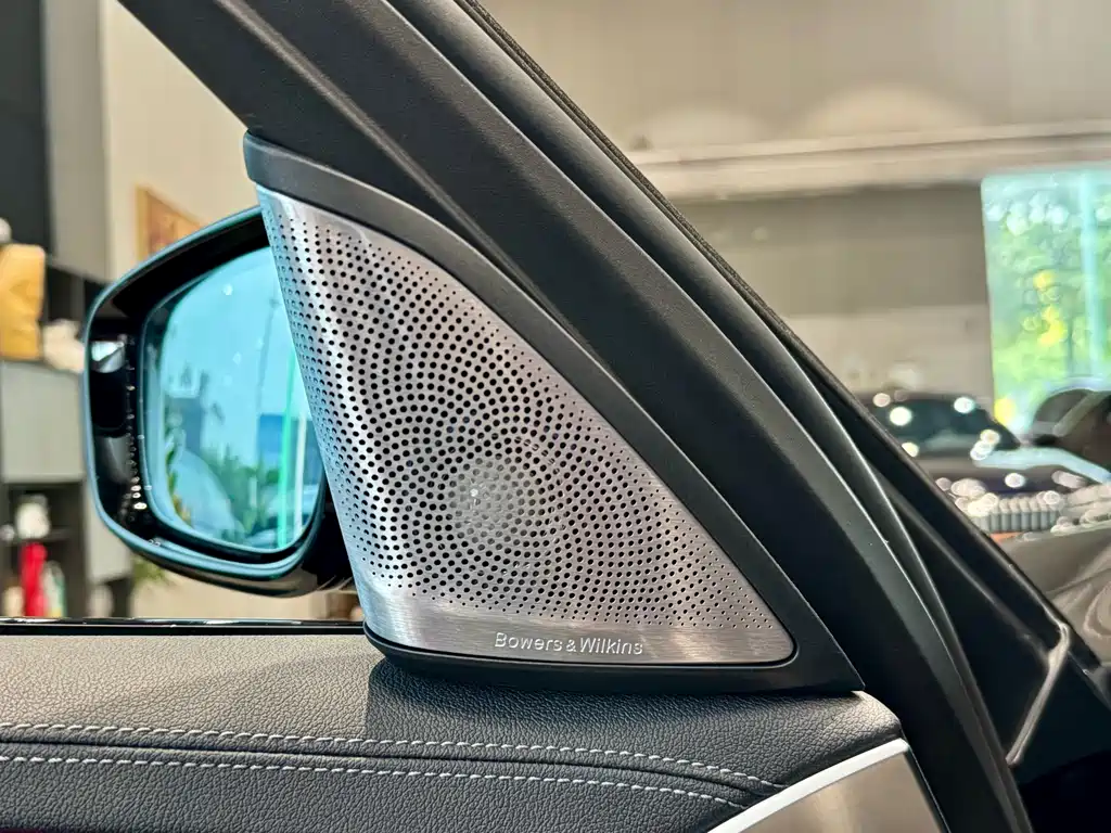 BMW 5 Series 2021 — фото 12