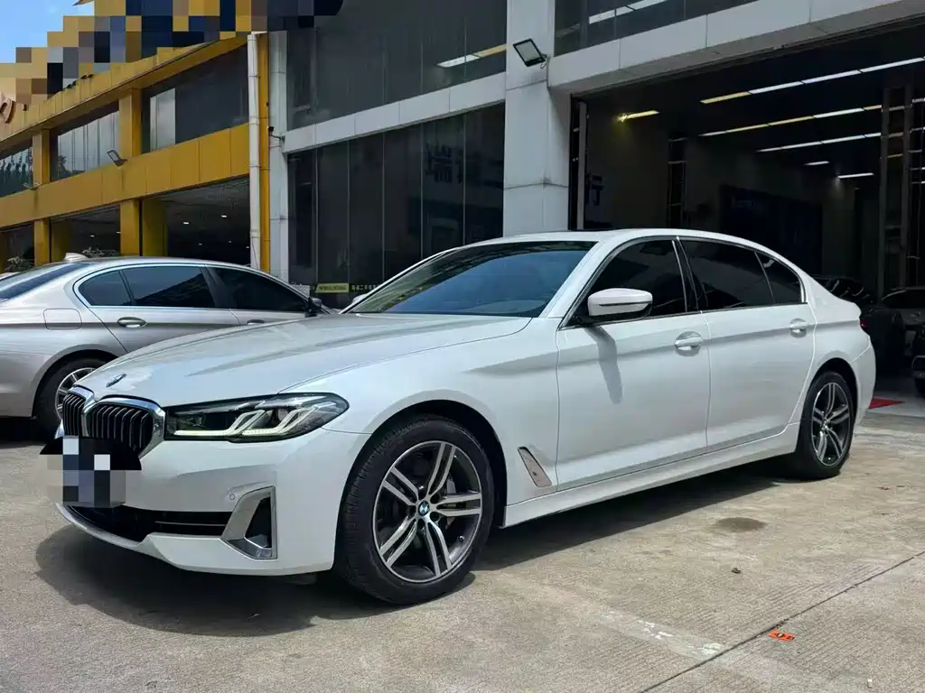 BMW 5 Series 2021 — фото 1