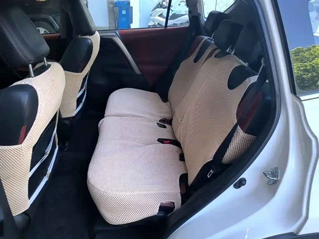 Toyota RAV4 2015 — фото 17