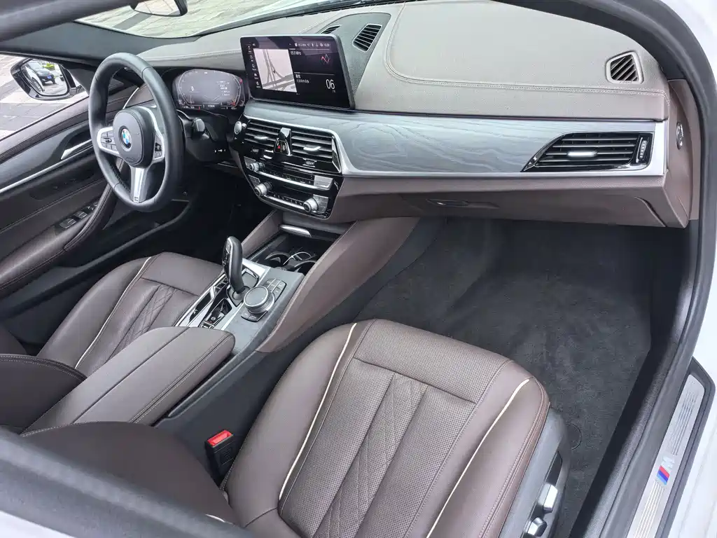 BMW 5 Series 2021 — фото 12