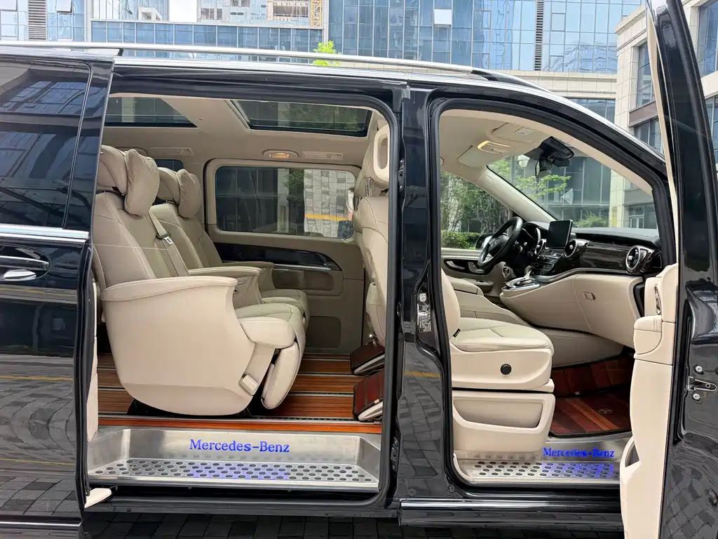 Mercedes-Benz V-Class 2020 — фото 11