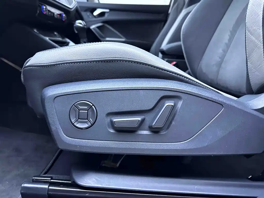 Audi Q3 2023 — фото 15