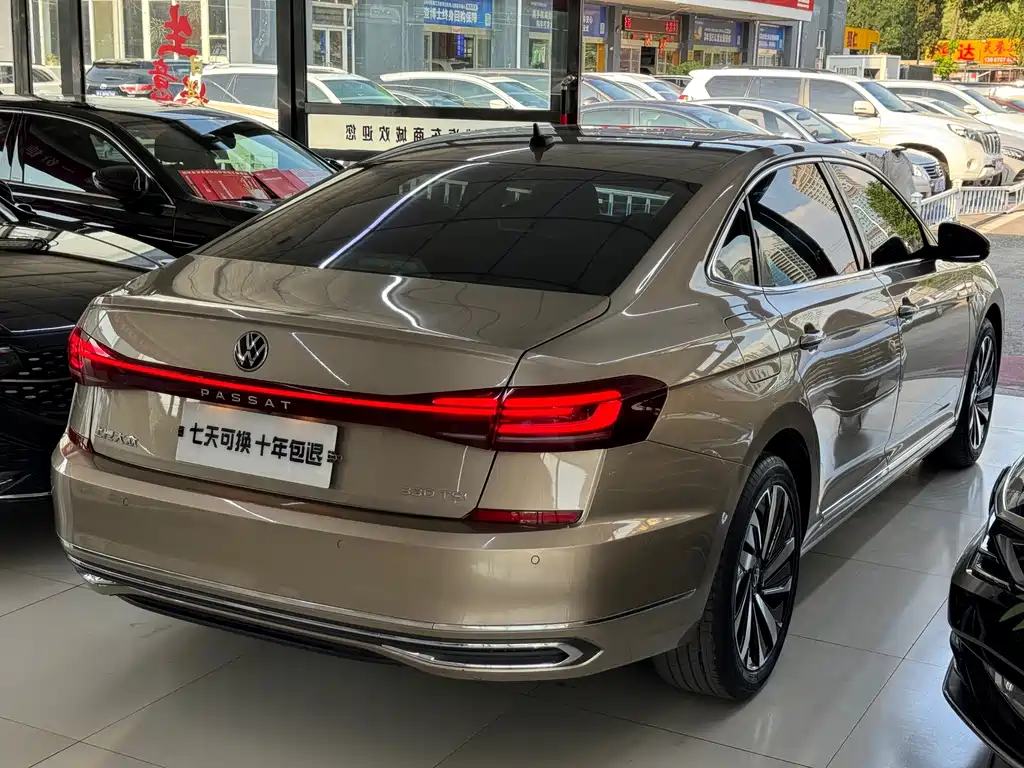 Volkswagen Passat 2022 — фото 13