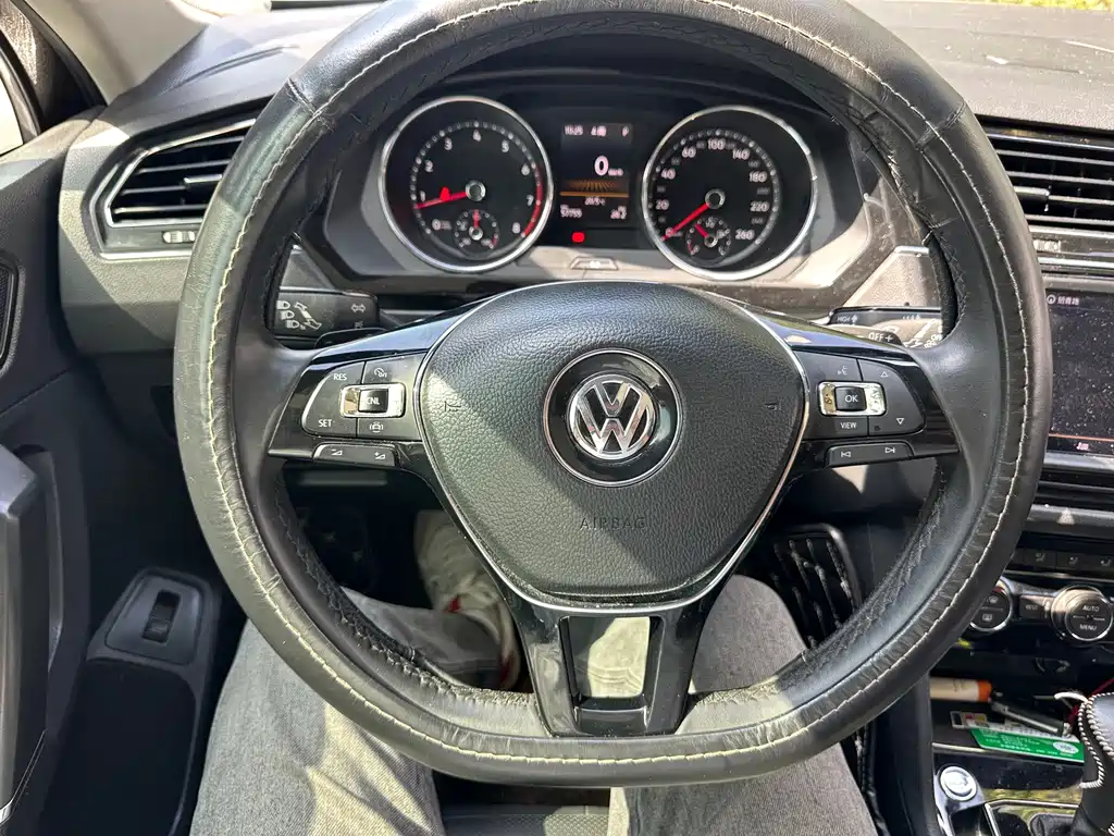 Volkswagen Tiguan L 2018 — фото 14