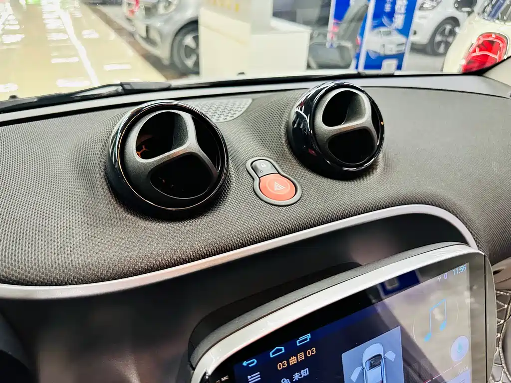 smart Fortwo 2018 — фото 34