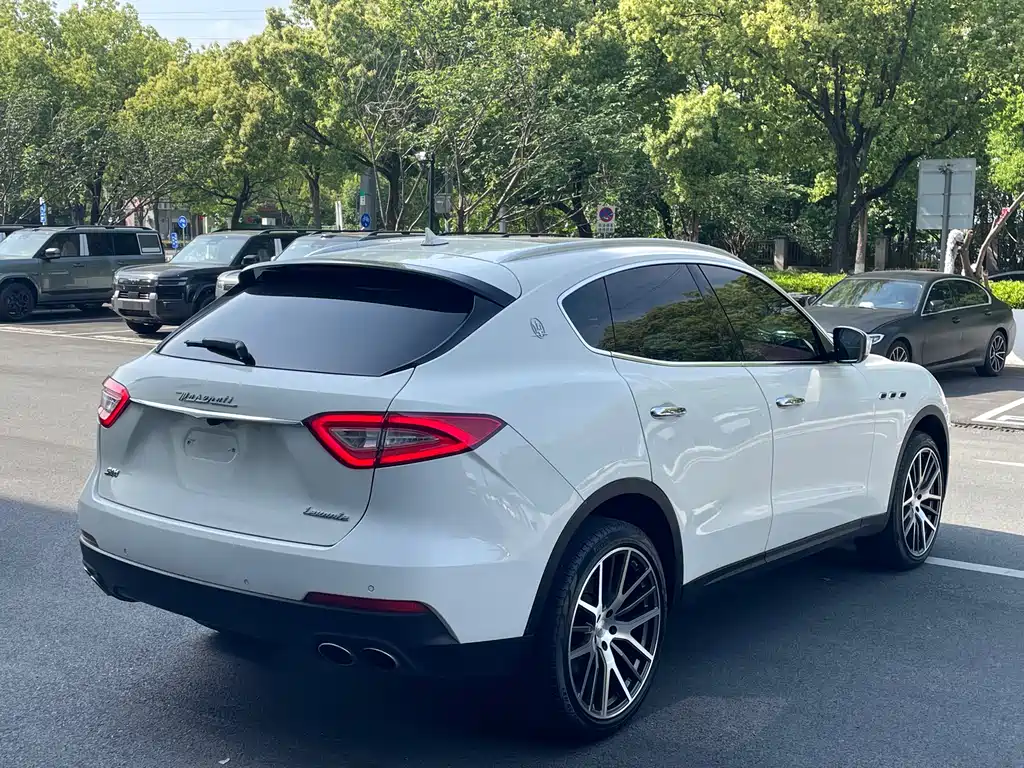 Maserati Levante 2017 — фото 13