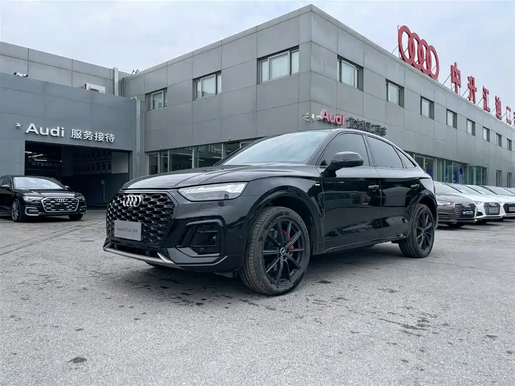 Audi Q5L Sportback 2022 — фото 1
